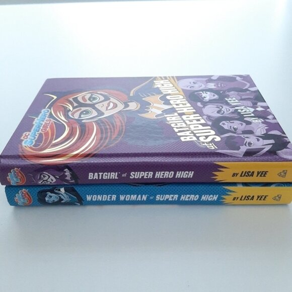 Dc Superhero Girls Hardcover Chapter Books Batgirl Wonder Woman By Lisa Yee - Picture 11 of 12